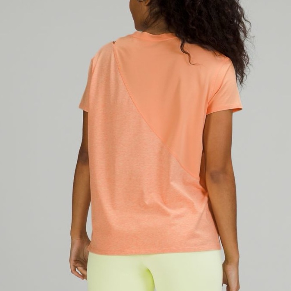 Lululemon LA Relaxed Tee EUC Size 12 - Picture 2 of 6